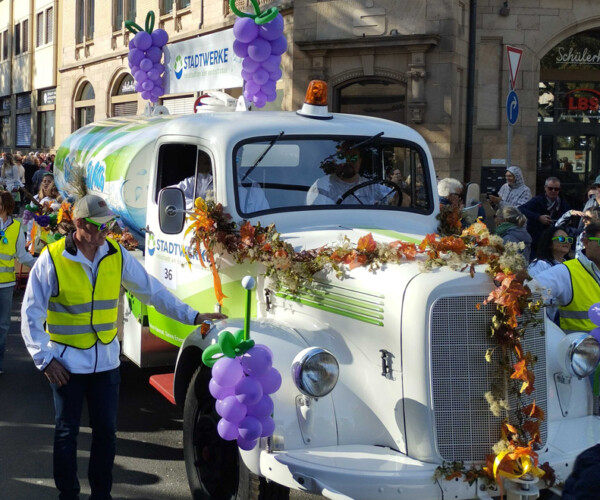 Wasser Willi der Stadtwerke beim Winzerfestumzug